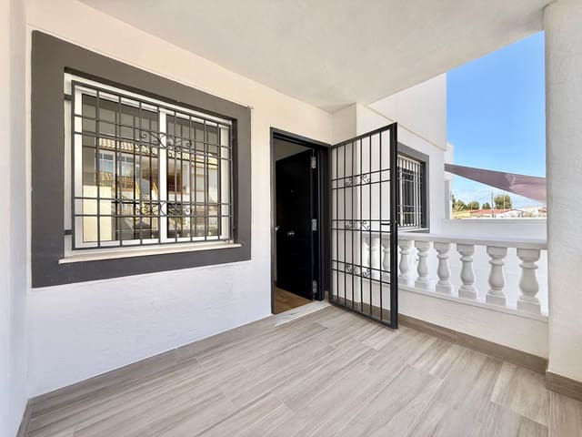 Casa de 2 habitaciones en Parque de las Naciones, Torrevieja en venta con piscina - 173.000 € (Ref: 9819350)