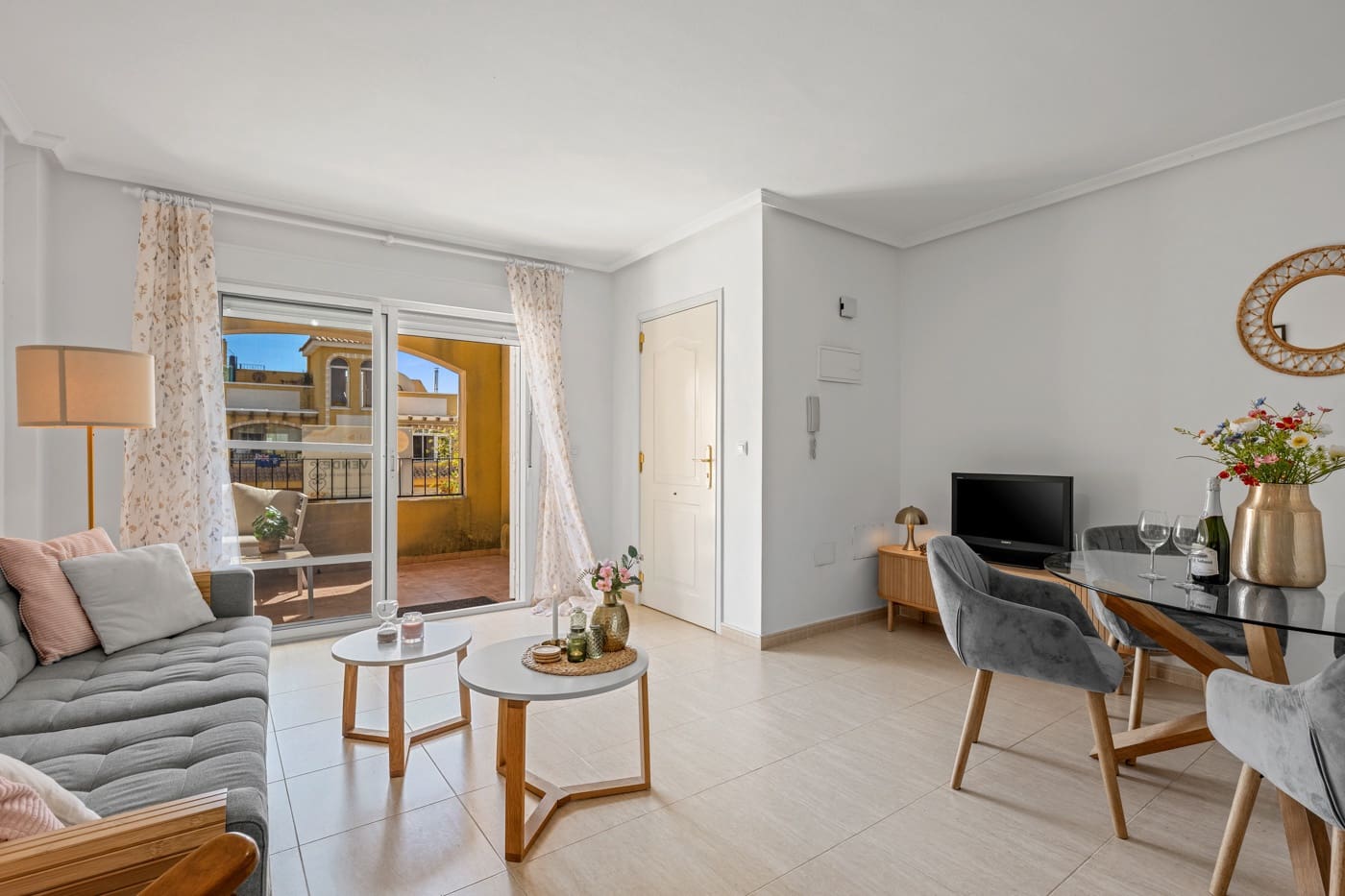 2 sovrum Lägenhet till salu i Daya Nueva med pool - 135 000 € (Ref: 9819357)