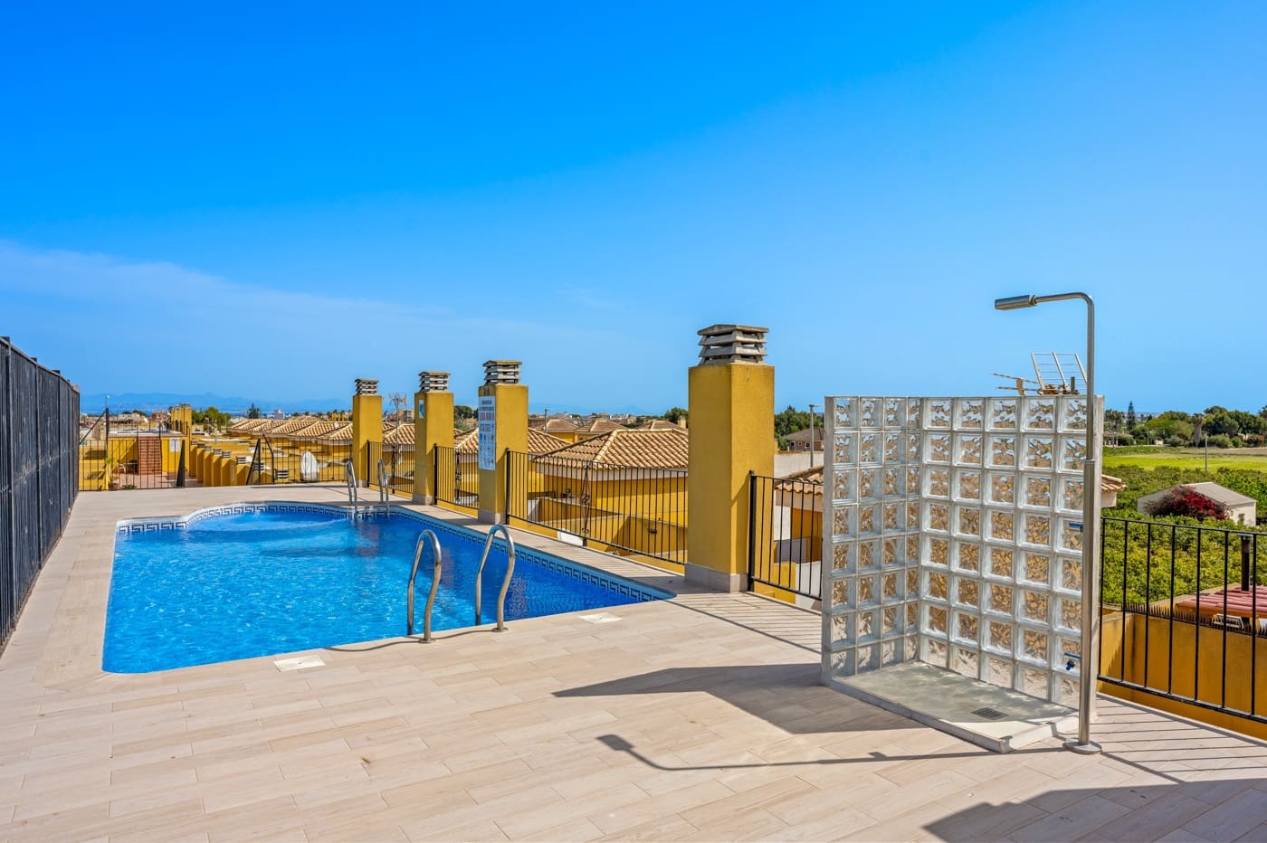 2 sovrum Lägenhet till salu i Daya Nueva med pool - 135 000 € (Ref: 9819357)