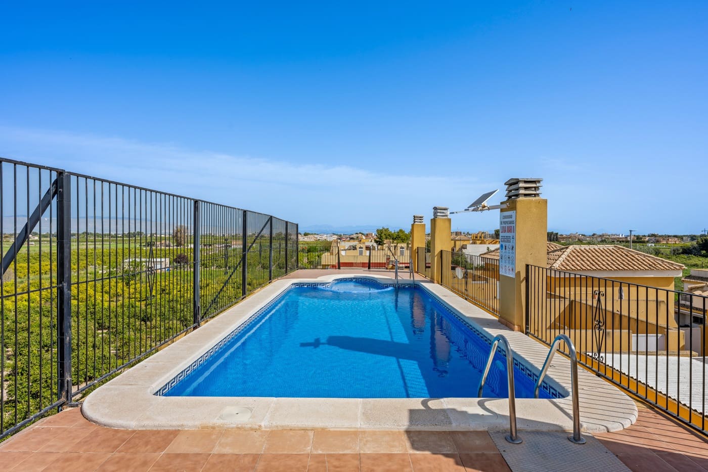2 sovrum Lägenhet till salu i Daya Nueva med pool - 135 000 € (Ref: 9819357)
