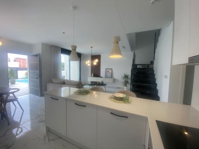 Adosado de 3 habitaciones en Rojales en venta con piscina - 352.900 € (Ref: 9821605)