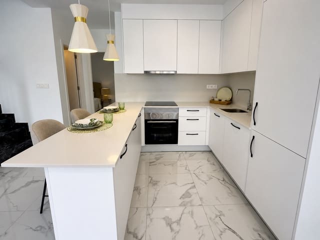4 soveværelse Rækkehus til salg i Rojales med swimmingpool - € 389.900 (Ref: 9821605)
