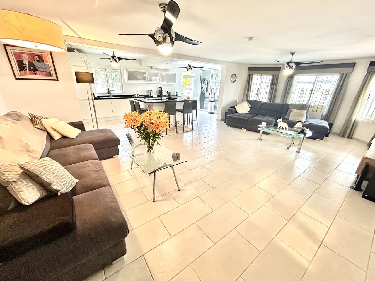 4 bedroom Villa for sale in Catral with pool garage - € 549,000 (Ref: 9830724)