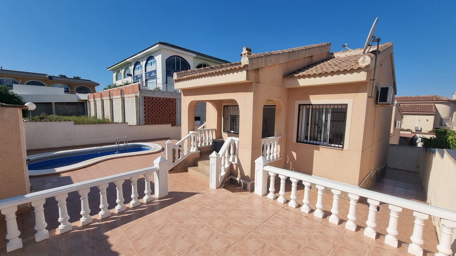 2 bedroom Villa for sale in Ciudad Quesada with pool - € 285,000 (Ref: 9844909)