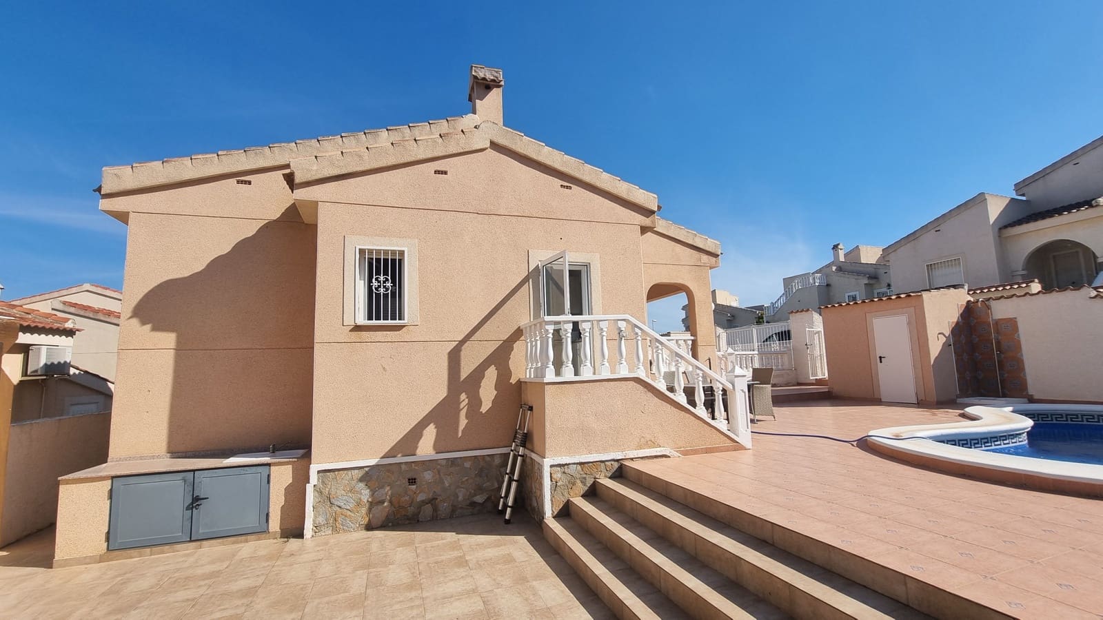 2 bedroom Villa for sale in Ciudad Quesada with pool - € 285,000 (Ref: 9844909)