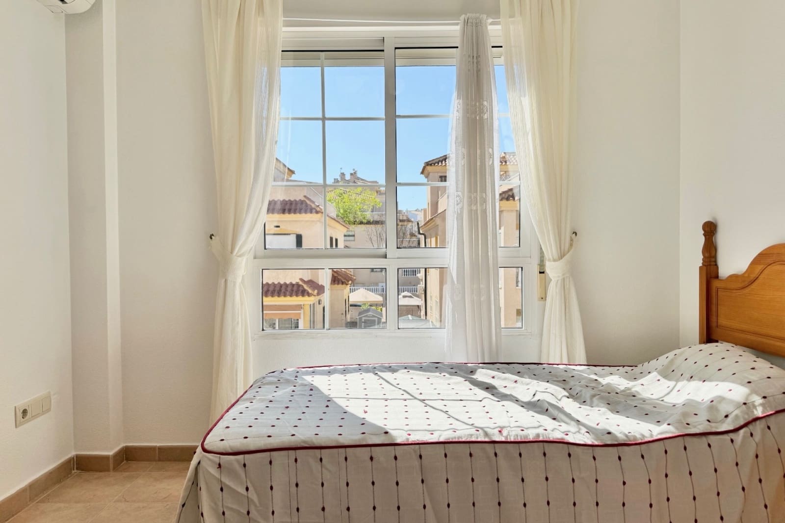 Chalet de 3 habitaciones en Guardamar del Segura en venta con piscina garaje - 185.000 € (Ref: 9844910)