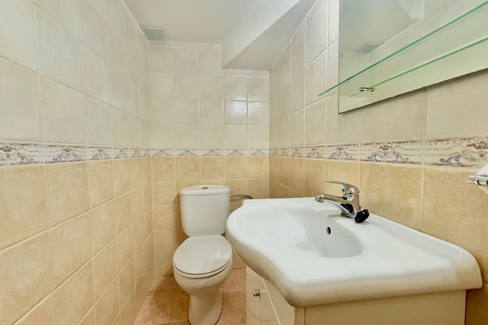 Chalet de 3 habitaciones en Guardamar del Segura en venta con piscina garaje - 185.000 € (Ref: 9844910)
