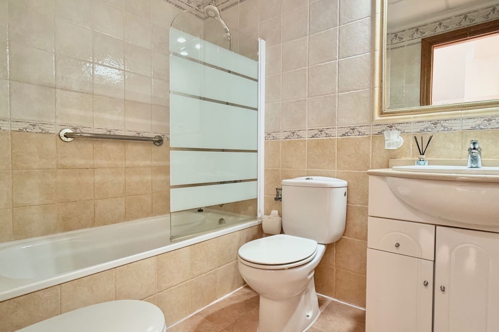Chalet de 3 habitaciones en Guardamar del Segura en venta con piscina garaje - 185.000 € (Ref: 9844910)