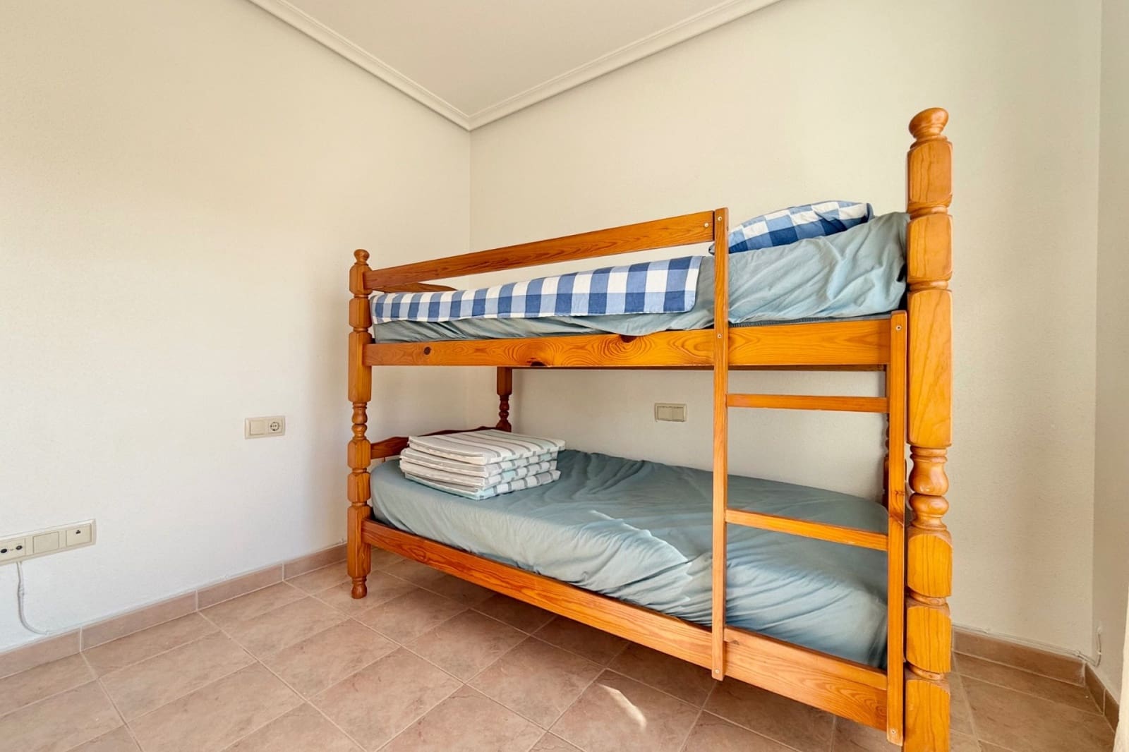 Chalet de 3 habitaciones en Guardamar del Segura en venta con piscina garaje - 185.000 € (Ref: 9844910)