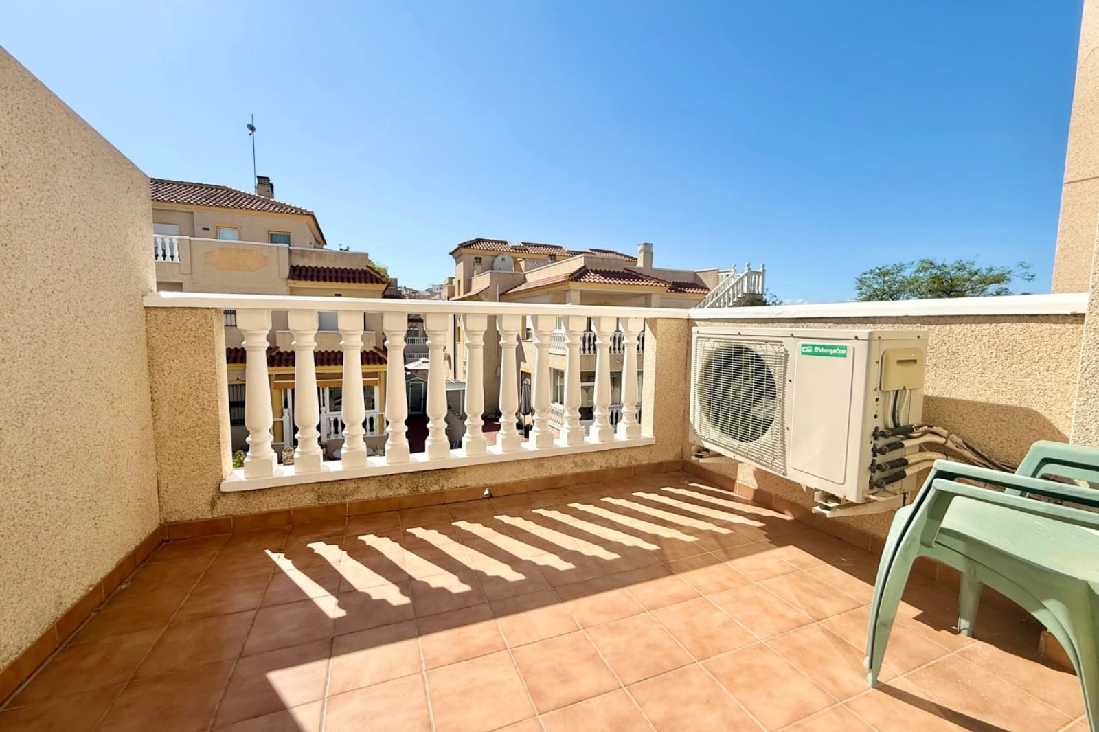 Chalet de 3 habitaciones en Guardamar del Segura en venta con piscina garaje - 185.000 € (Ref: 9844910)