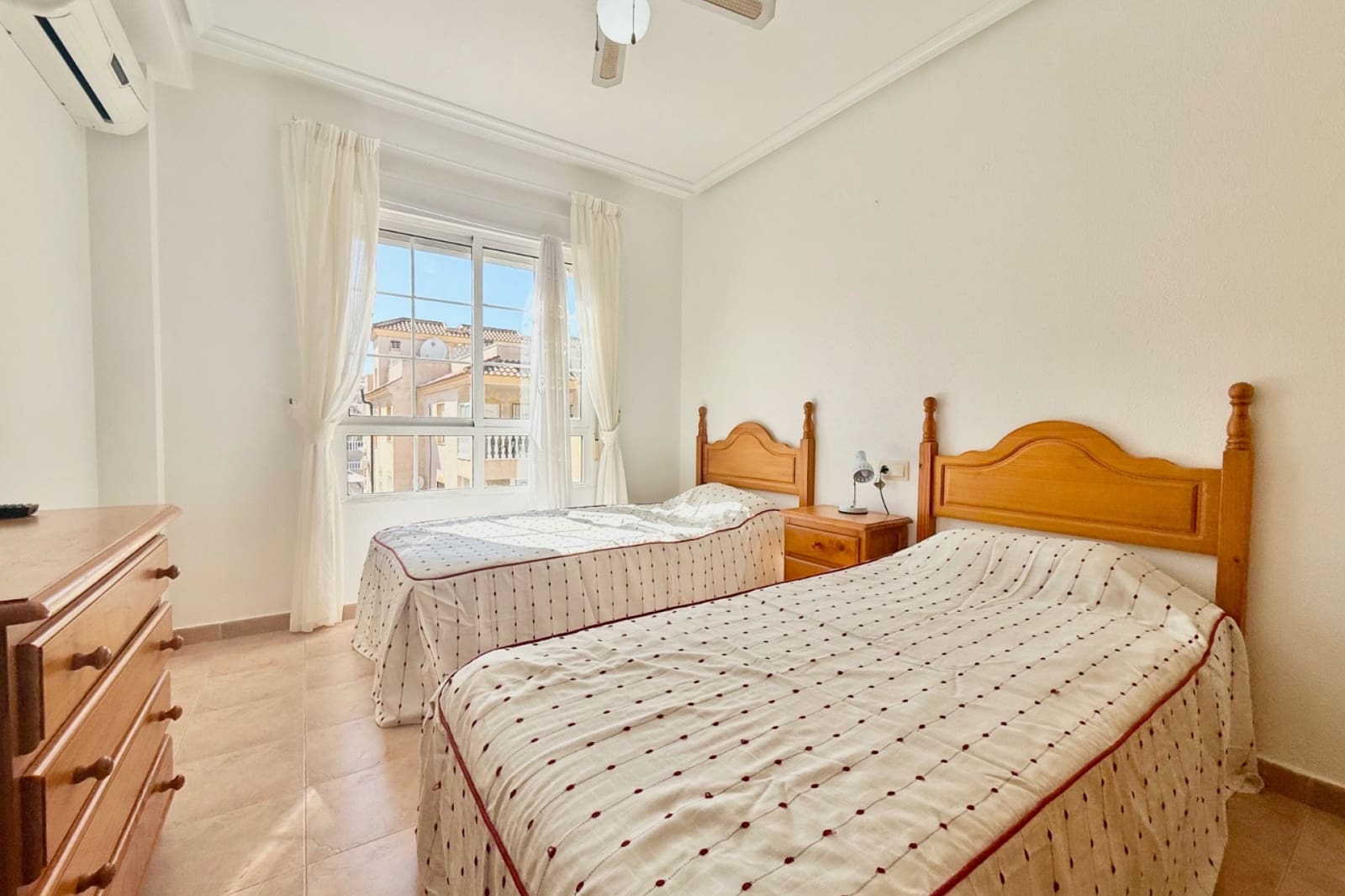 Chalet de 3 habitaciones en Guardamar del Segura en venta con piscina garaje - 185.000 € (Ref: 9844910)