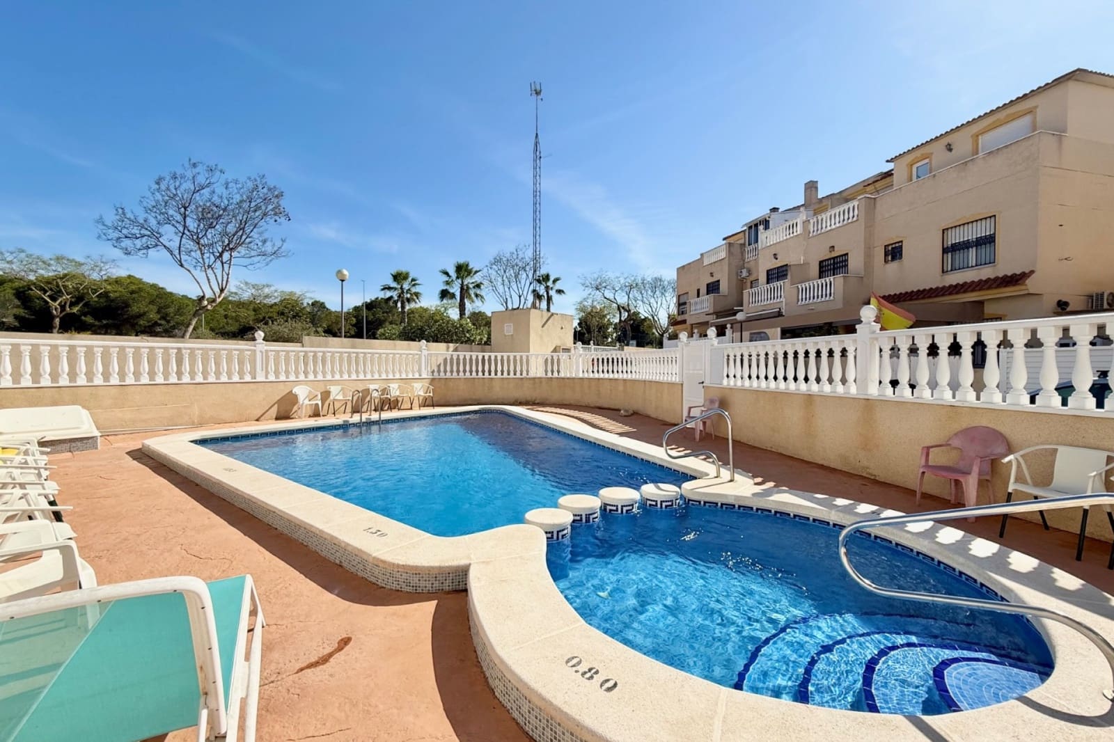 Chalet de 3 habitaciones en Guardamar del Segura en venta con piscina garaje - 185.000 € (Ref: 9844910)