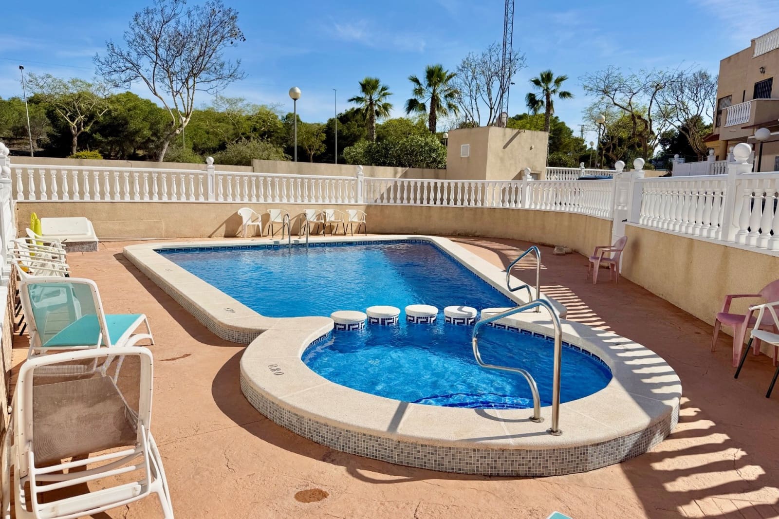 Chalet de 3 habitaciones en Guardamar del Segura en venta con piscina garaje - 185.000 € (Ref: 9844910)