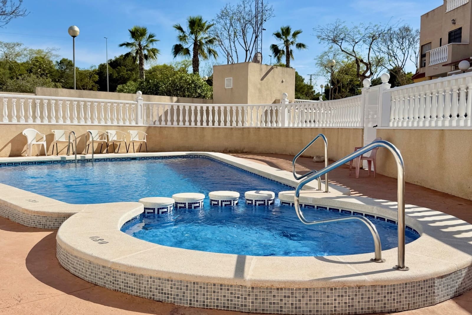 Chalet de 3 habitaciones en Guardamar del Segura en venta con piscina garaje - 185.000 € (Ref: 9844910)