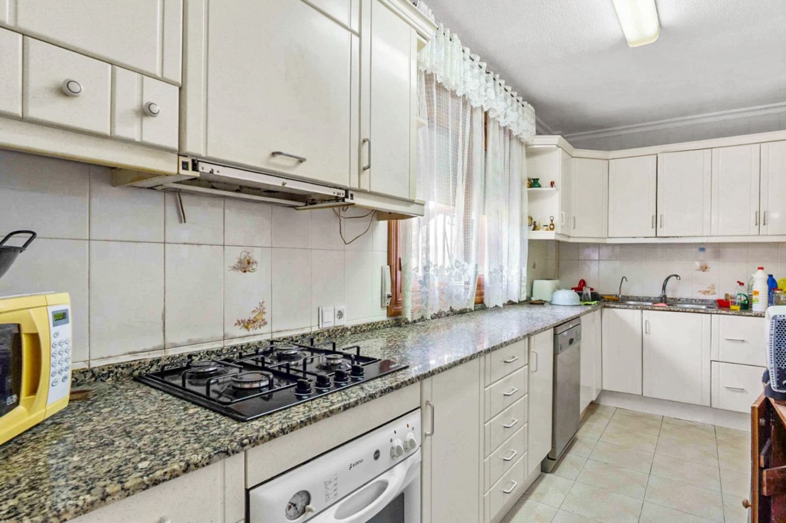 8 Zimmer Villa zu verkaufen in Los Balcones mit Pool Garage - 550.000 € (Ref: 9849012)