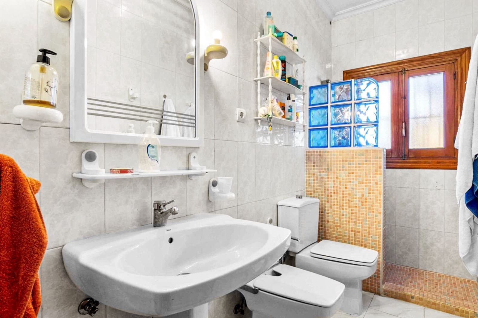 8 Zimmer Villa zu verkaufen in Los Balcones mit Pool Garage - 550.000 € (Ref: 9849012)