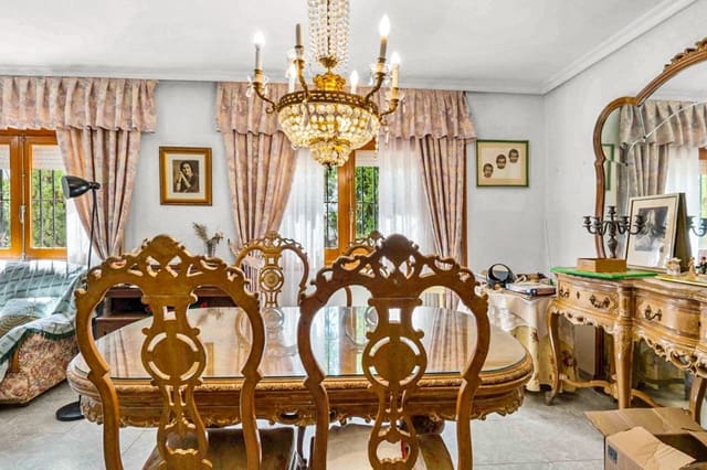 8 Zimmer Villa zu verkaufen in Los Balcones mit Pool Garage - 550.000 € (Ref: 9849012)