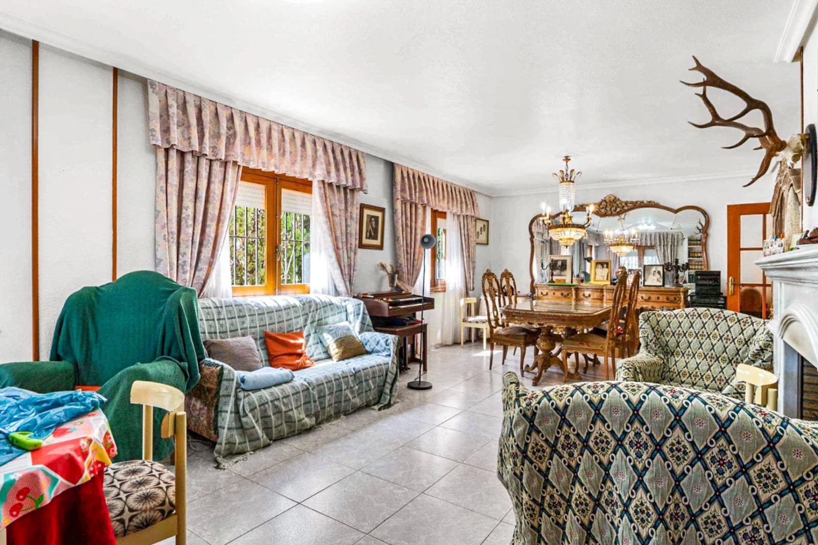 8 Zimmer Villa zu verkaufen in Los Balcones mit Pool Garage - 550.000 € (Ref: 9849012)