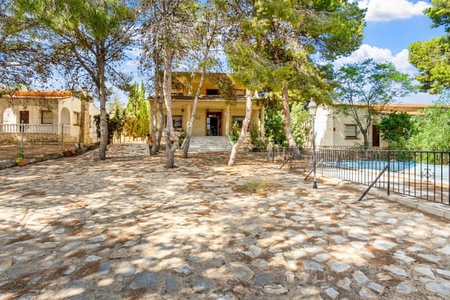 8 Zimmer Villa zu verkaufen in Los Balcones mit Pool Garage - 550.000 € (Ref: 9849012)