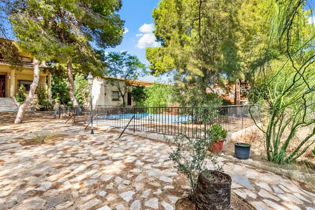 8 Zimmer Villa zu verkaufen in Los Balcones mit Pool Garage - 550.000 € (Ref: 9849012)
