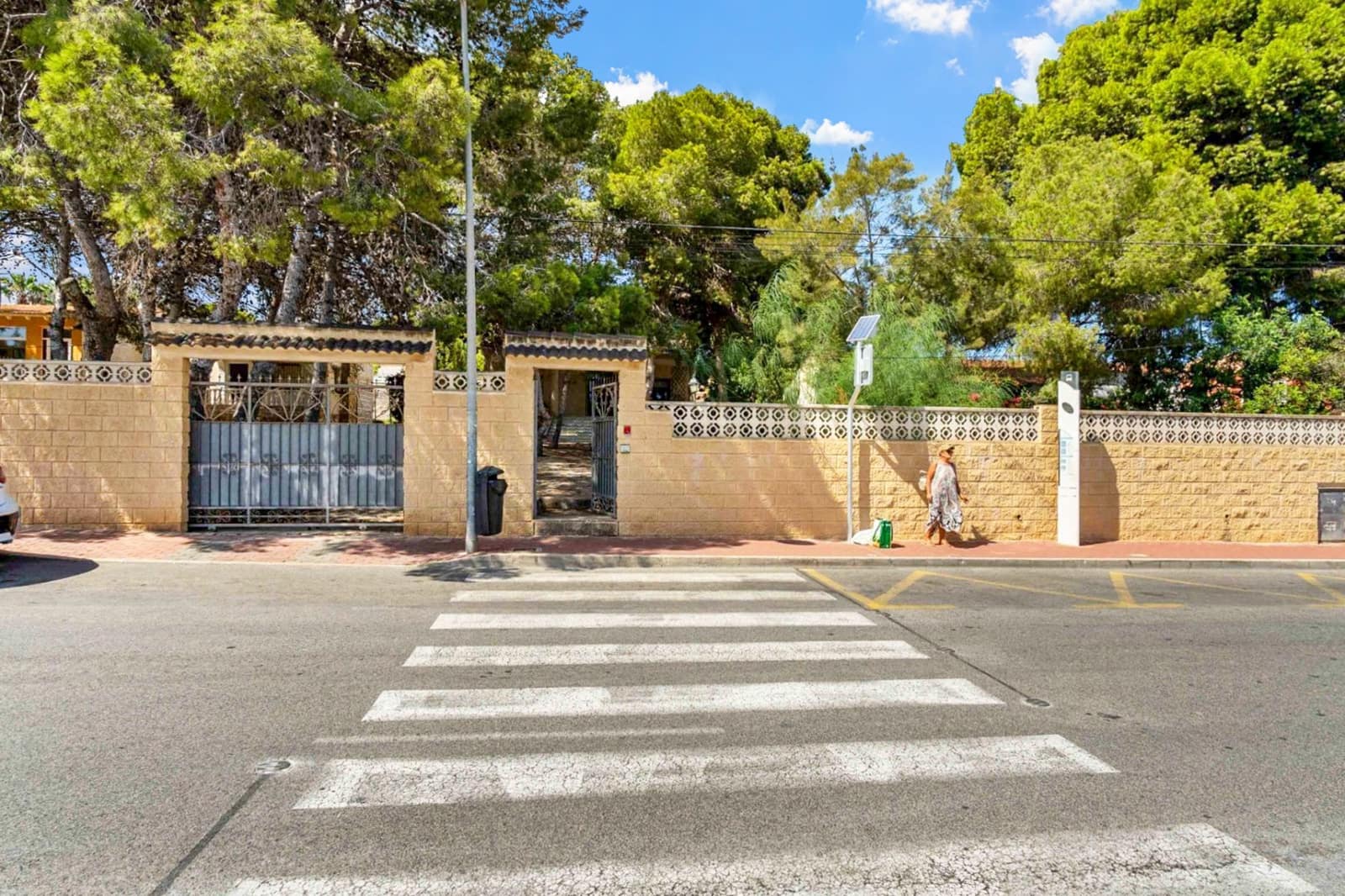 8 Zimmer Villa zu verkaufen in Los Balcones mit Pool Garage - 550.000 € (Ref: 9849012)