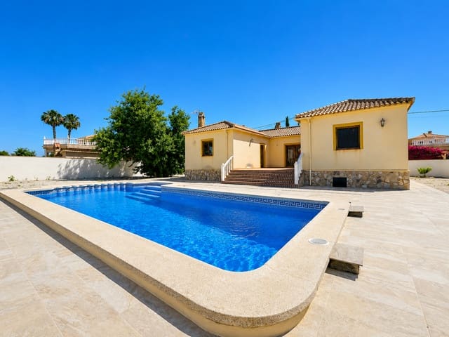 4 bedroom Villa for sale in Catral with pool - € 329,900 (Ref: 9850529)
