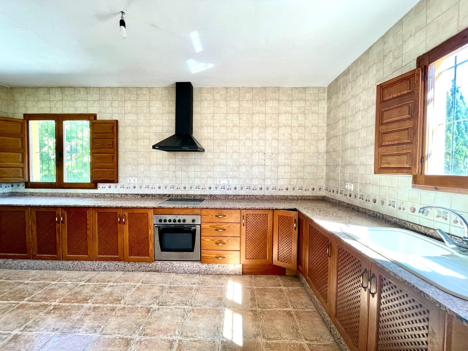 4 bedroom Villa for sale in Catral with pool - € 329,900 (Ref: 9850529)