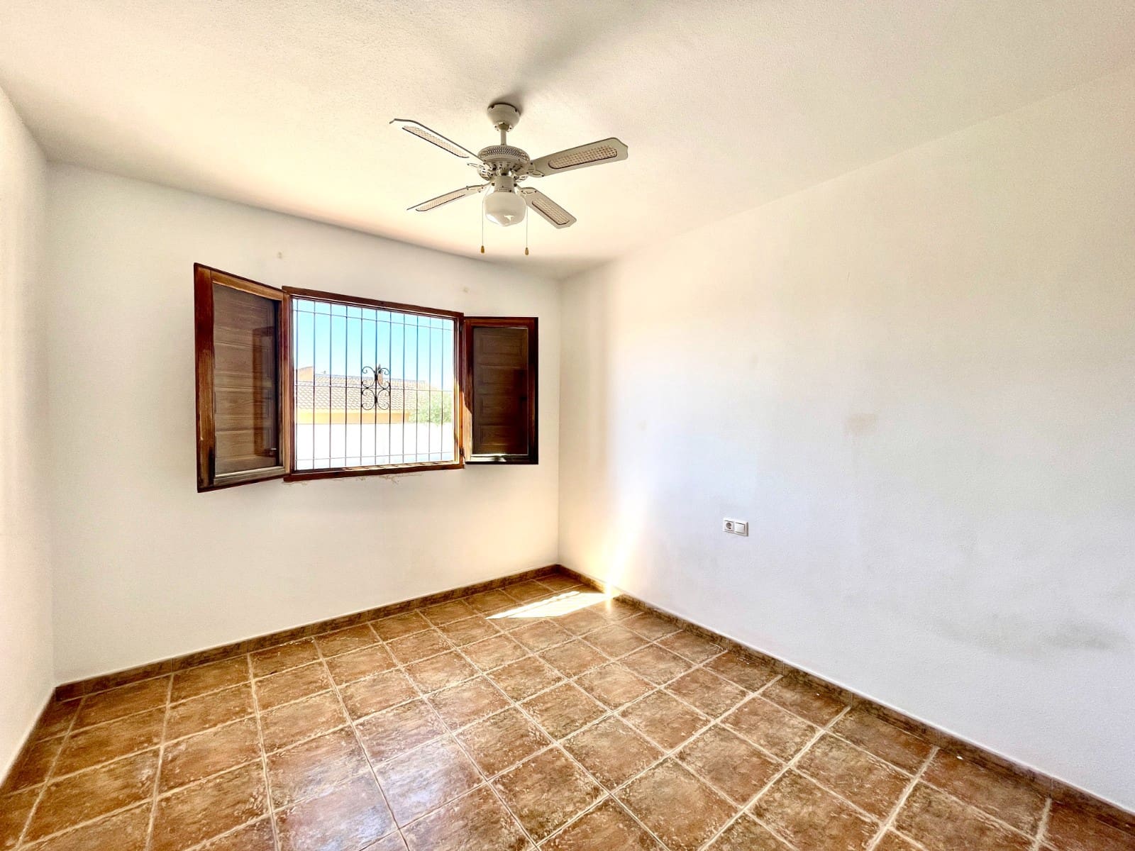 4 bedroom Villa for sale in Catral with pool - € 329,900 (Ref: 9850529)