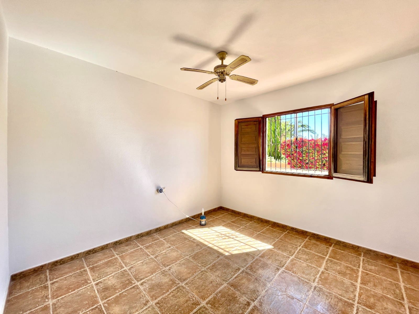 4 bedroom Villa for sale in Catral with pool - € 329,900 (Ref: 9850529)