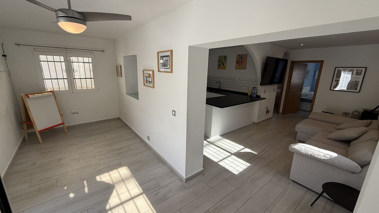 2 soveværelse Villa til salg i Villamartin med swimmingpool - € 249.950 (Ref: 9859642)