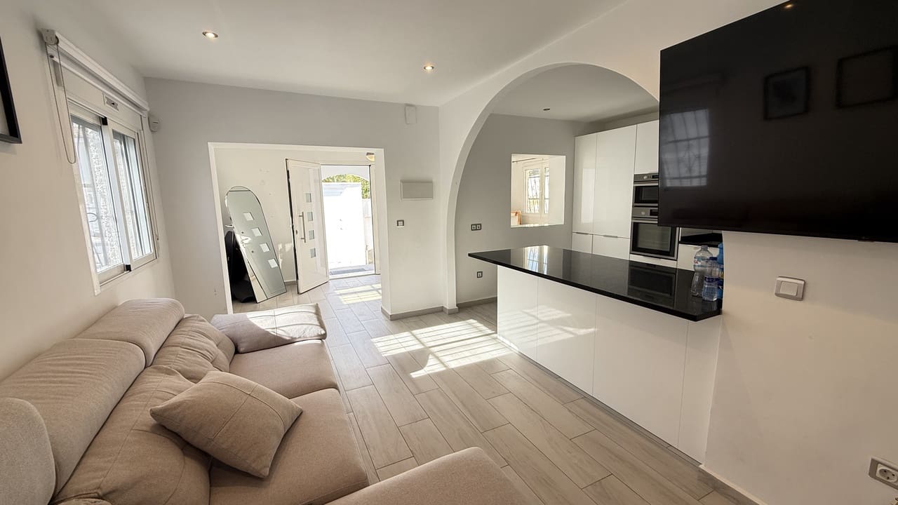 2 soveværelse Villa til salg i Villamartin med swimmingpool - € 249.950 (Ref: 9859642)