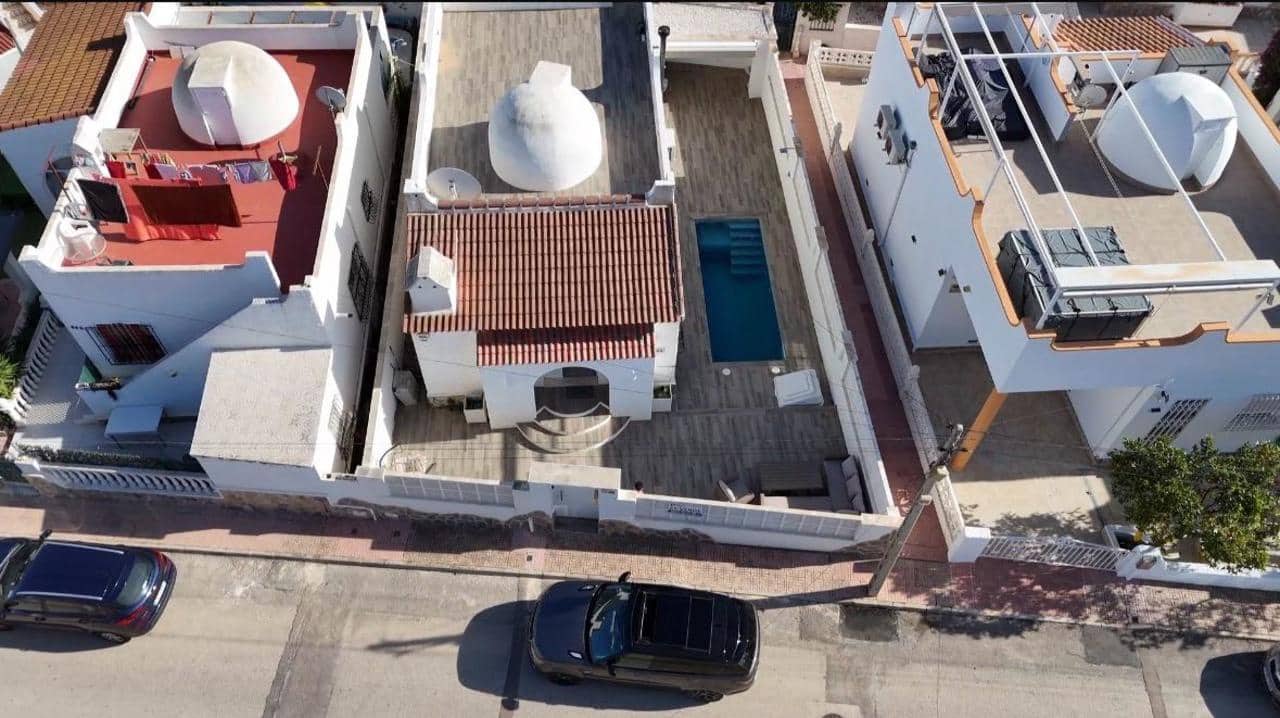 2 soveværelse Villa til salg i Villamartin med swimmingpool - € 249.950 (Ref: 9859642)