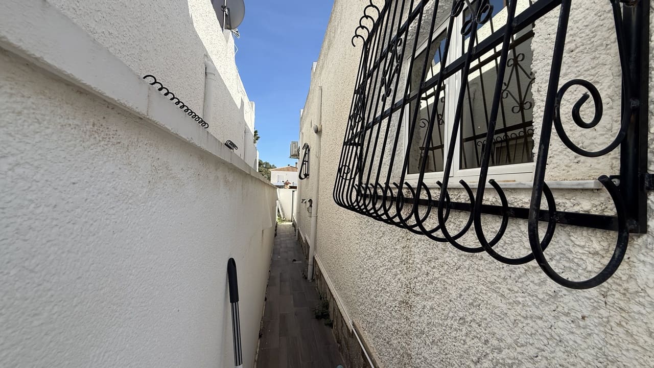2 soveværelse Villa til salg i Villamartin med swimmingpool - € 249.950 (Ref: 9859642)
