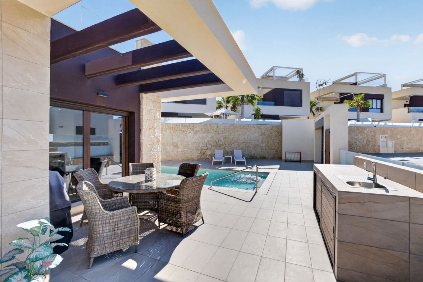 3 bedroom Villa for sale in Ciudad Quesada with pool garage - € 469,000 (Ref: 9866485)