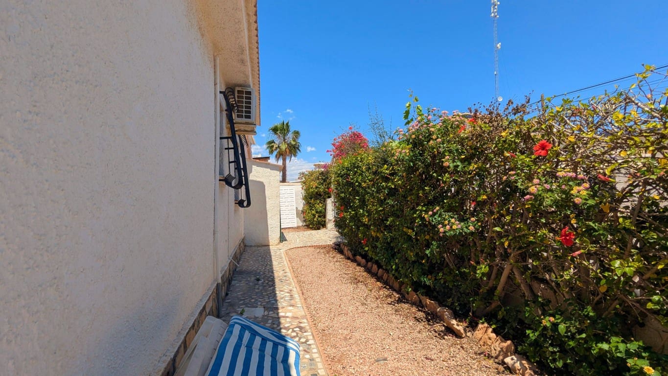 4 soveværelse Villa til salg i Ciudad Quesada med swimmingpool - € 385.000 (Ref: 9875678)