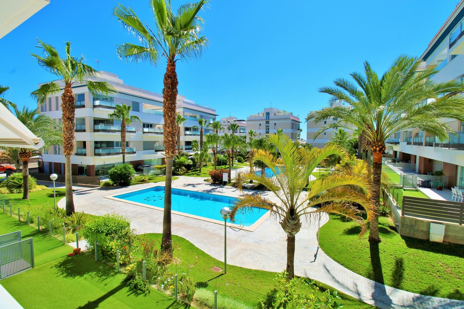 2 soveværelse Lejlighed til salg i Villamartin med swimmingpool - € 249.999 (Ref: 9875680)