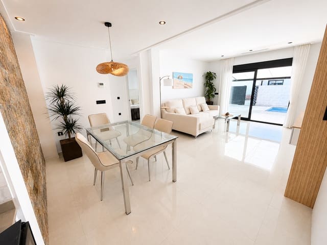 3 soveværelse Villa til salg i La Marina, Elche / Elx med swimmingpool - € 395.000 (Ref: 9877147)
