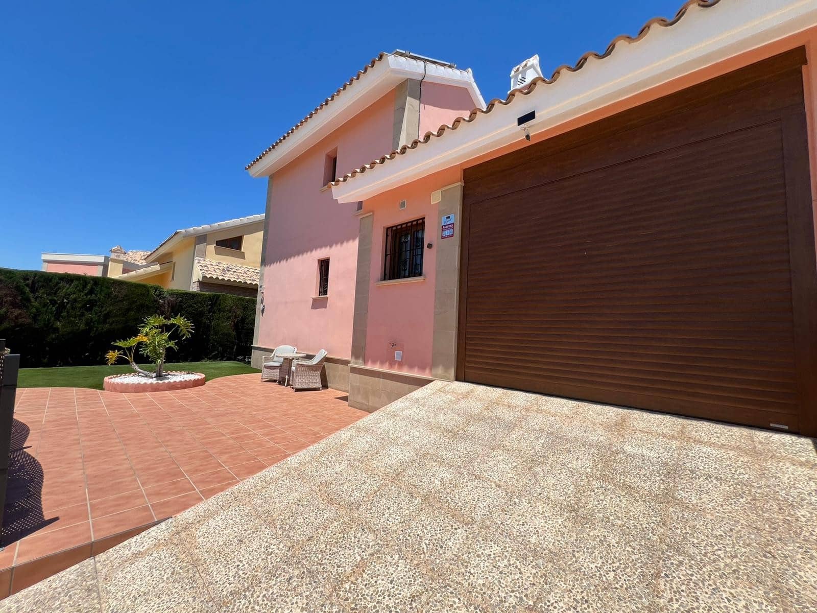 3 bedroom Villa for sale in Algorfa with pool garage - € 495,000 (Ref: 9877905)