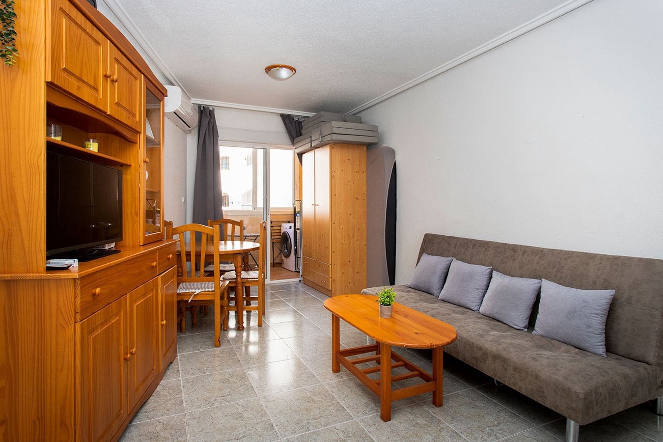 1 bedroom Studio for sale in Torrevieja with pool - € 88,000 (Ref: 9877917)