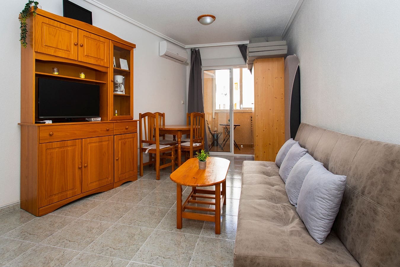 1 bedroom Studio for sale in Torrevieja with pool - € 88,000 (Ref: 9877917)