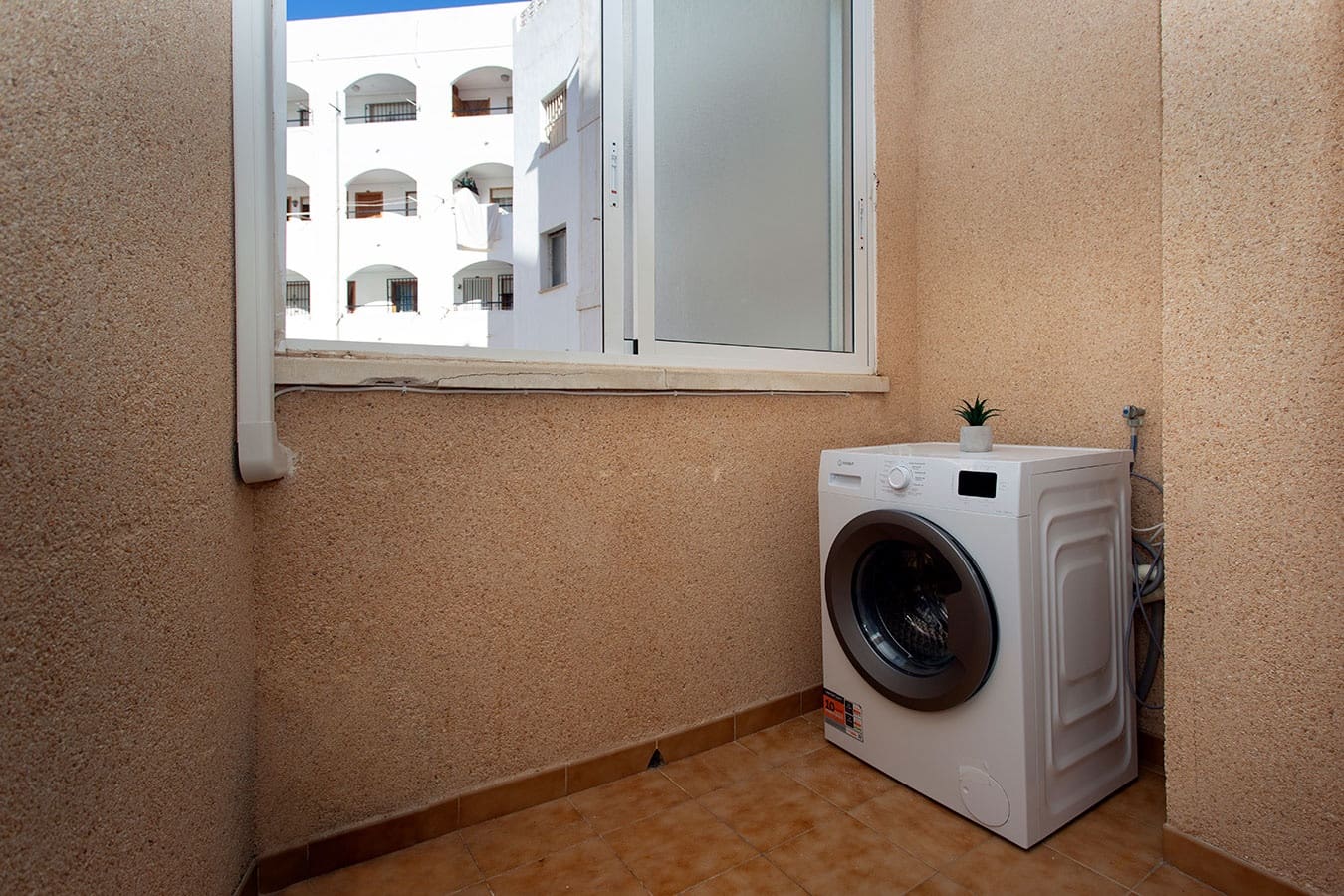 1 bedroom Studio for sale in Torrevieja with pool - € 88,000 (Ref: 9877917)