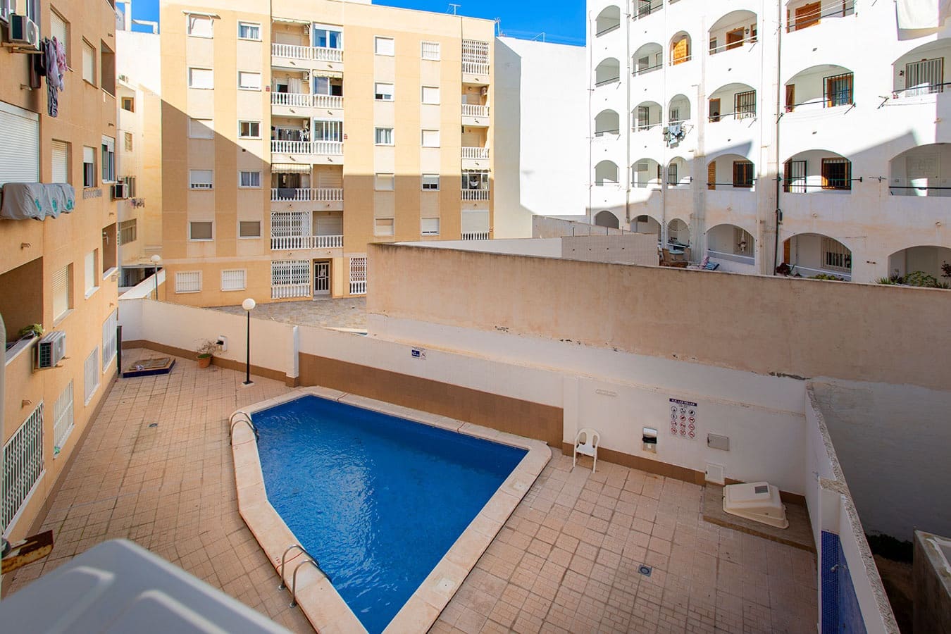 1 bedroom Studio for sale in Torrevieja with pool - € 88,000 (Ref: 9877917)