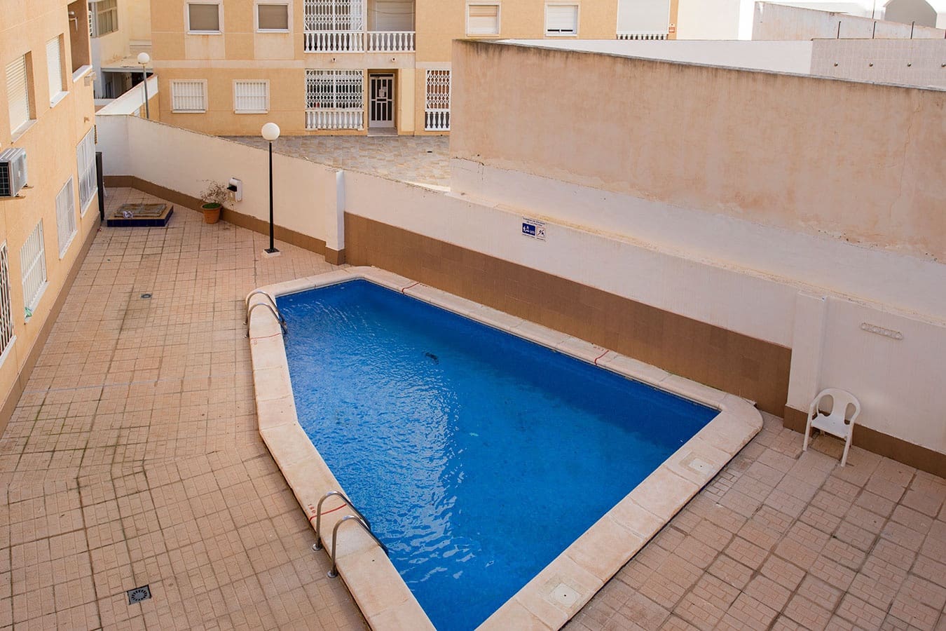 1 bedroom Studio for sale in Torrevieja with pool - € 88,000 (Ref: 9877917)