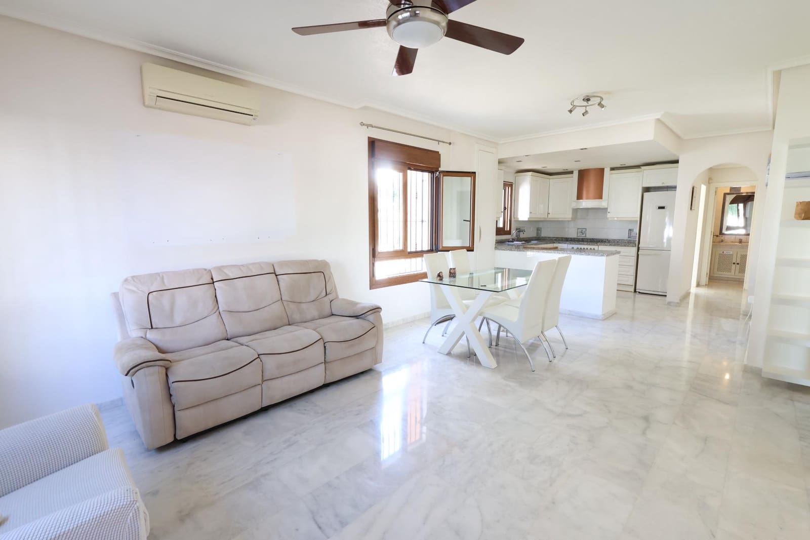 2 soveværelse Lejlighed til salg i Orihuela Costa med swimmingpool garage - € 195.000 (Ref: 9884073)