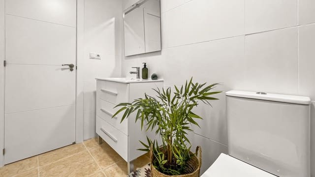 2 Zimmer Strandapartment zu verkaufen in Playa de los Locos, Torrevieja - 144.000 € (Ref: 9889754)