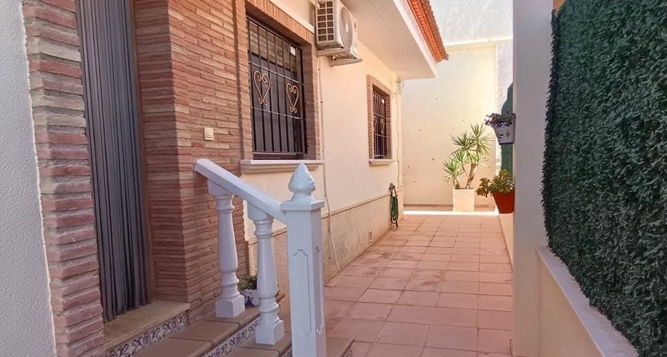 3 bedroom Villa for sale in Bigastro with pool - € 275,000 (Ref: 9893712)