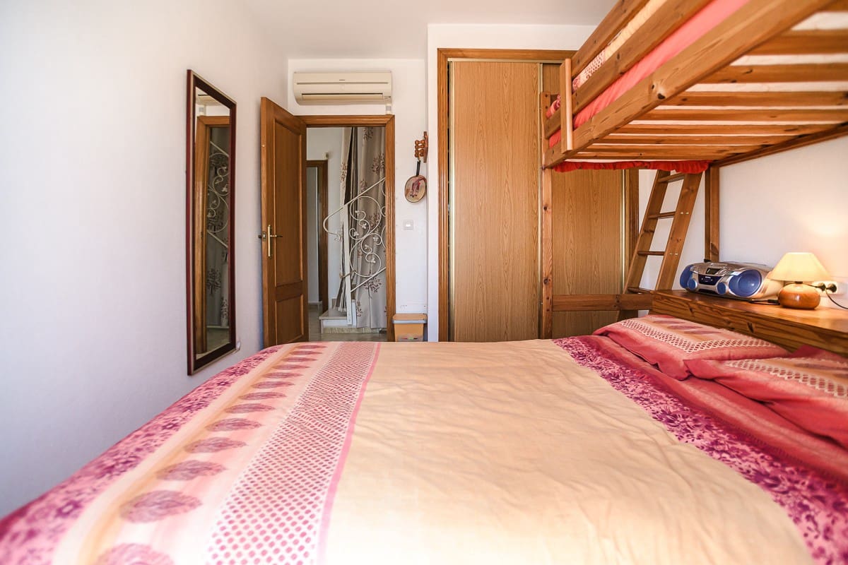 2 quarto Casa em Banda para venda em El Carmoli com piscina - 147 500 € (Ref: 9898872)
