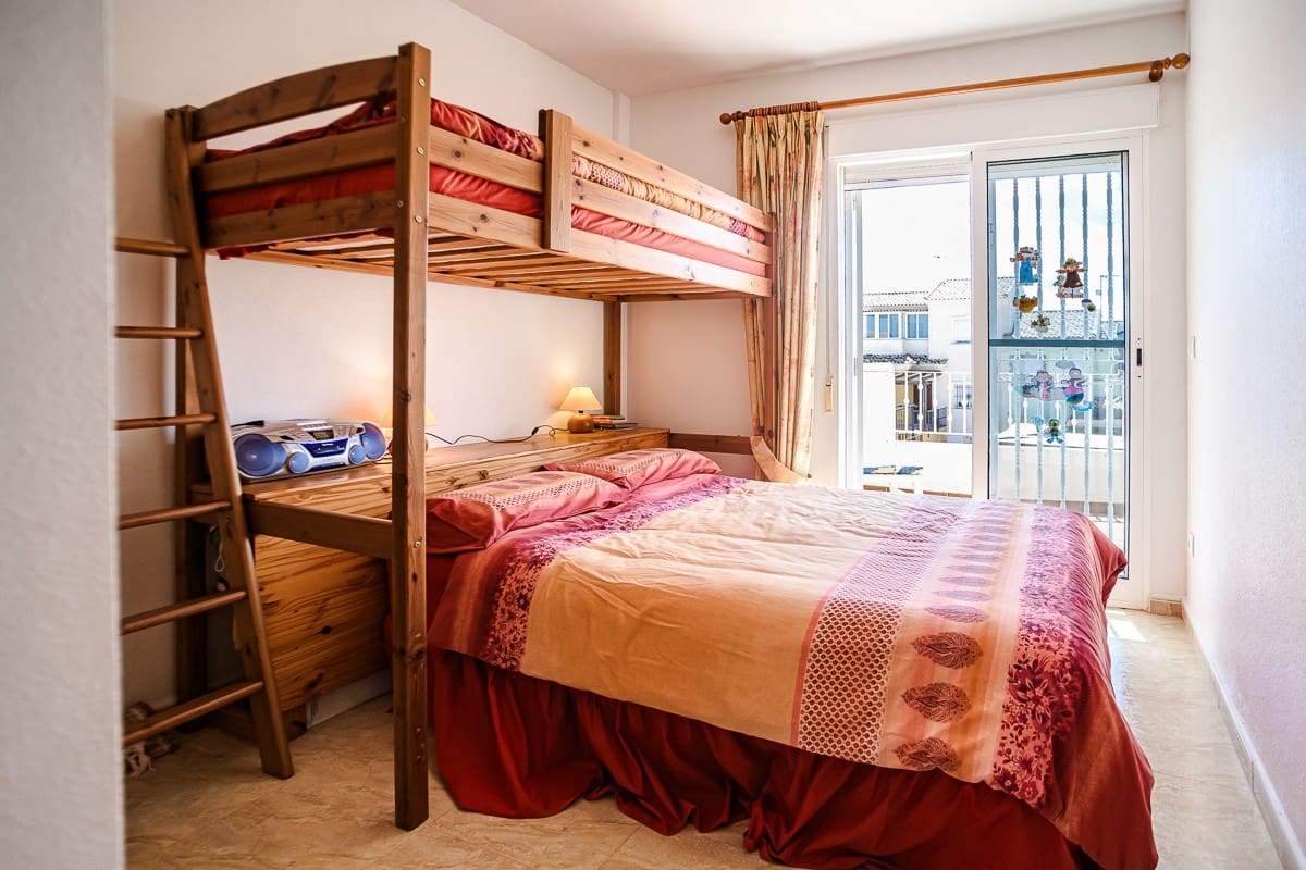 2 quarto Casa em Banda para venda em El Carmoli com piscina - 147 500 € (Ref: 9898872)
