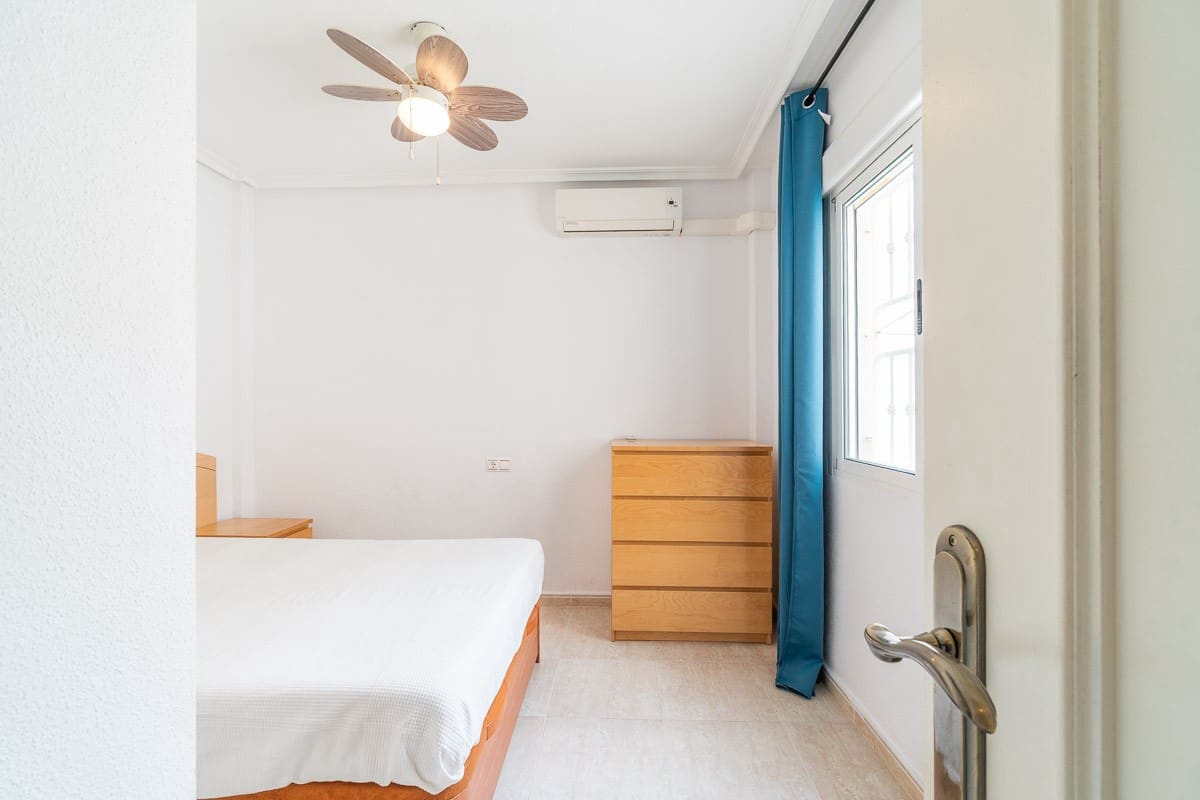Ático de 2 habitaciones en Orihuela Costa en venta con piscina - 150.000 € (Ref: 9915230)