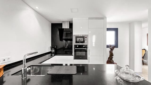 2 soverom Leilighet til salgs i Los Altos med svømmebasseng garasje - € 259 000 (Ref: 9915367)